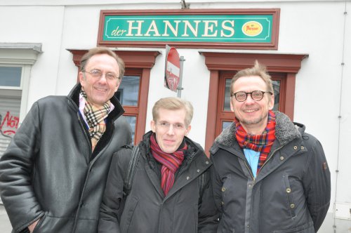 Erste Gruppenarbeit: &quot;Zuhören&quot; im Zweierteam - und unterwegs ein Foto mit einem anderen Zweierteam.