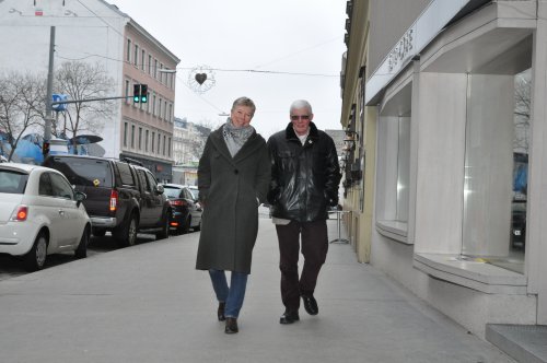 Erste Gruppenarbeit: &quot;Zuhören&quot; im Zweierteam - drinnen oder draußen bei einem Spaziergang.