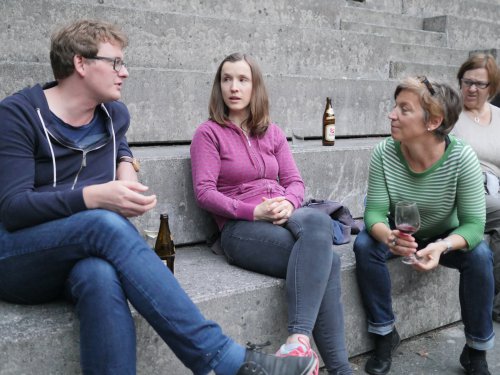 Der Freitagabend klingt am Lagerfeuer aus