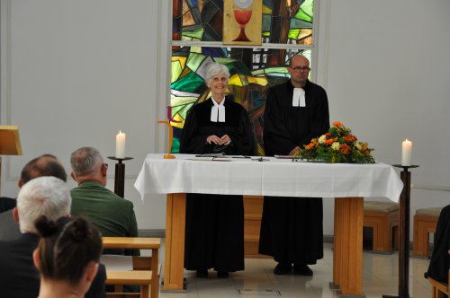 Christine Hubka und Markus Fellinger begrüßen die Festgemeinde. Foto: Justizanstalt Wien Josefstadt