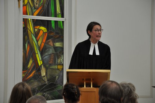 Gefängnisseelsorgerin Daniela Schwimbersky predigt: &quot;Füchtet Euch nicht!&quot; Foto: Justizanstalt Wien Josefstadt