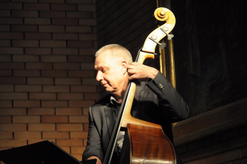 Bassist Walfried Böcker 