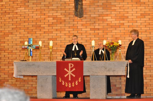 Hansjörg Lein, Karl Schiefermair und Johannes Wittich (v.l.n.r.) entpflichten Gisela Ember
