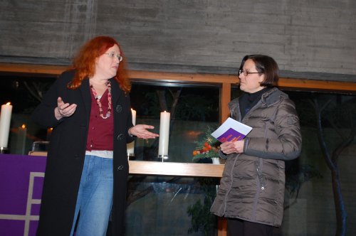 Irene Brickner im Gespräch mit Pfarrerin Maria Katharina Moser