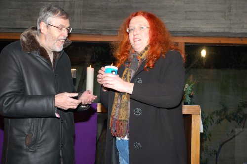 Superintendent Hansjörg Lein bedankt sich bei Irene Brickner