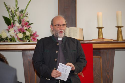 Der römisch-katholische Priester, Dechant Marcel Berger, blickt auf die gute ökumenische Zusammenarbeit und setzt auf die Gemeinsamkeiten der christlichen Konfessionen. 