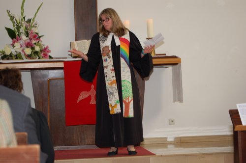 Marianne Fliegenschnee, Pfarrerin der Floridsdorfer „Muttergemeinde“ freut sich über die Zusammenarbeit, die sich gewiss noch ausbauen ließe. 