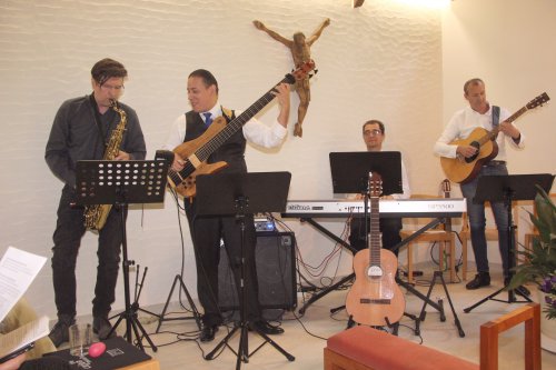 Impressionen aus dem Festgottesdienst - das Snow Owl Team