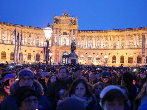 Mehrere Tausend Menschen kamen in Wien am 2.2. zusammen.
