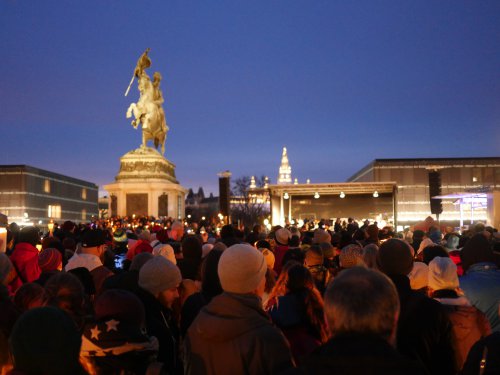 Mehrere Tausend Menschen kamen in Wien am 2.2. zusammen.