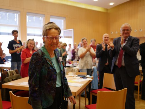 Standing Ovation als Dankeschön für Inge Trochs langjährigen, ehrenamtlichen Dienst.