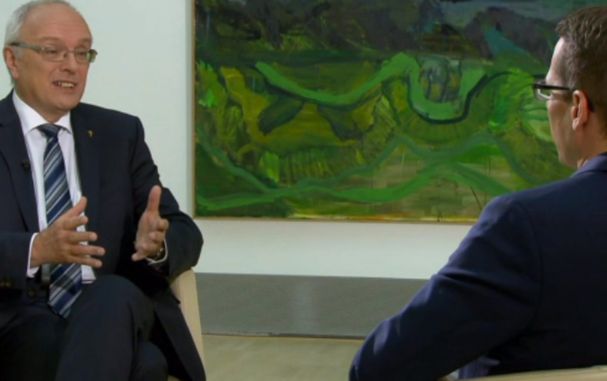 Beim Reformationsjubiläum geht es nicht um ein Luthergedenken, sondern um die Frage: Was bedeutet die Reformation für die heutige Gesellschaft. Bischof Bünker im „Ganzen Interview“ auf ORF III. Foto: screenshot/orf-epd