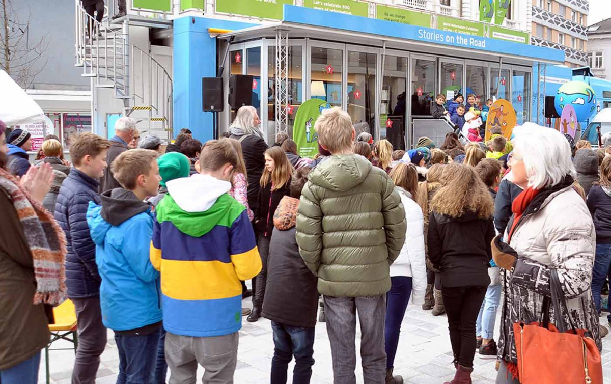 Viel Programm gibt es rund um den Reformationstruck. Hier bei seinem Halt im Zentrum von Villach. Foto: Augstein Medien Viel Programm gibt es rund um den Reformationstruck. Hier bei seinem Halt im Zentrum von Villach. Foto: Augstein Medien