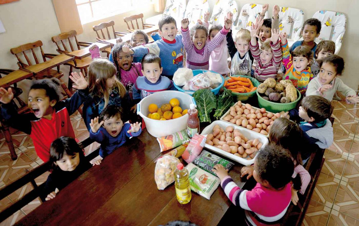 Jeder neunte Mensch auf der Welt hat nicht genug zu essen, rund eine Milliarde leidet zudem an Nährstoffmangel. Brot für die Welt unterstützt mit seiner aktuellen Kampagne das brasilianische Projekt „Gesundes Essen für Alle“. Foto: Brot für die Welt/Kopp Jeder neunte Mensch auf der Welt hat nicht genug zu essen, rund eine Milliarde leidet zudem an Nährstoffmangel. Brot für die Welt unterstützt mit seiner aktuellen Kampagne das brasilianische Projekt „Gesundes Essen für Alle“. Foto: Brot für die Welt/Kopp