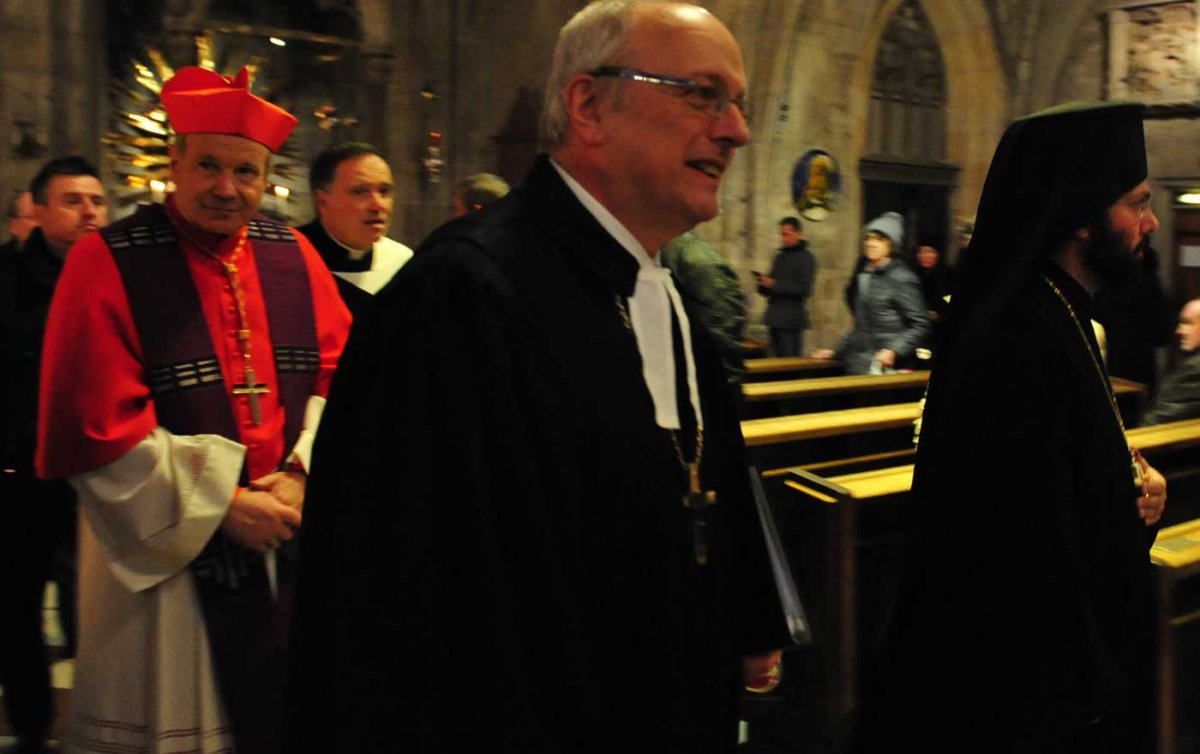 Substantielle Fortschritte im Verhältnis der Kirchen zueinander mahnt der Wiener Theologe Ulrich H.J. Körtner ein. Im Bild Kardinal Christoph Schönborn, Bischof Michael Bünker und Metropolit Arsenios Kardamakis bei einem ökumenischen Gottesdienst in Wien. Substantielle Fortschritte im Verhältnis der Kirchen zueinander mahnt der Wiener Theologe Ulrich H.J. Körtner ein. Im Bild Kardinal Christoph Schönborn, Bischof Michael Bünker und Metropolit Arsenios Kardamakis bei einem ökumenischen Gottesdienst in Wien.