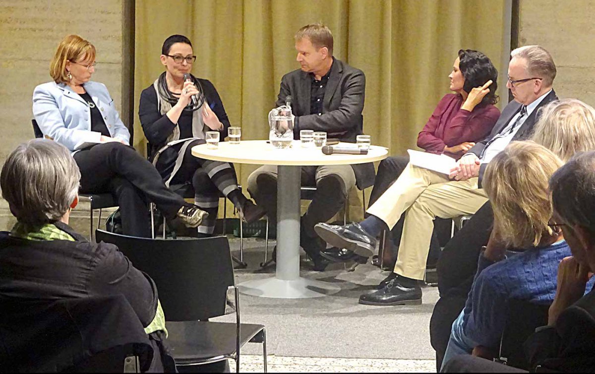 Über gesellschaftliche und persönliche Fragen des Glaubens diskutierten Managerin Ulrike Baumgartner-Gabitzer, die Geschäftsführerin des Modelabels „Göttin des Glücks“ Lisa Muhr, ORF-Journalist und Moderator Günter Kaindlstorfer, die Clubobfrau der Grünen Über gesellschaftliche und persönliche Fragen des Glaubens diskutierten Managerin Ulrike Baumgartner-Gabitzer, die Geschäftsführerin des Modelabels „Göttin des Glücks“ Lisa Muhr, ORF-Journalist und Moderator Günter Kaindlstorfer, die Clubobfrau der Grünen