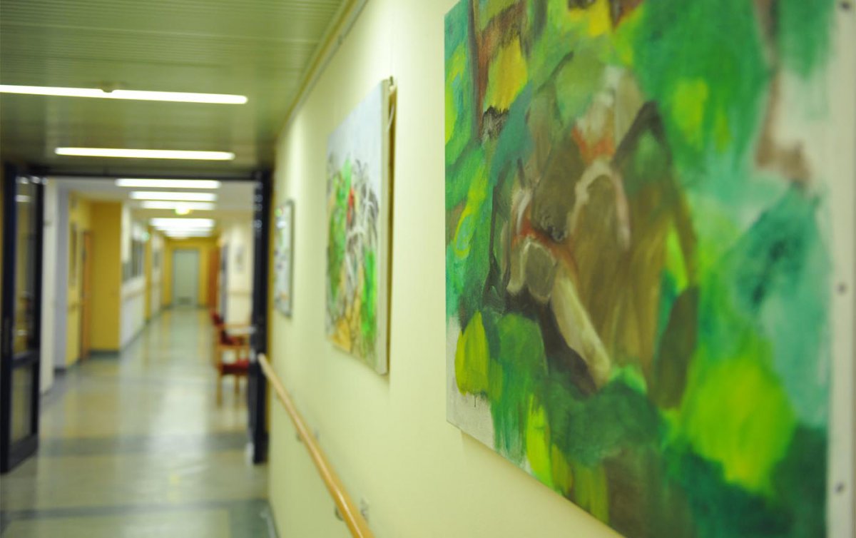 Aktuell gibt es noch zu wenige Hospizangebote, oft kann die Versorgung nur durch die Arbeit von Ehrenamtlichen gewährleistet werden. Foto: epd/Uschmann Aktuell gibt es noch zu wenige Hospizangebote, oft kann die Versorgung nur durch die Arbeit von Ehrenamtlichen gewährleistet werden. Foto: epd/Uschmann