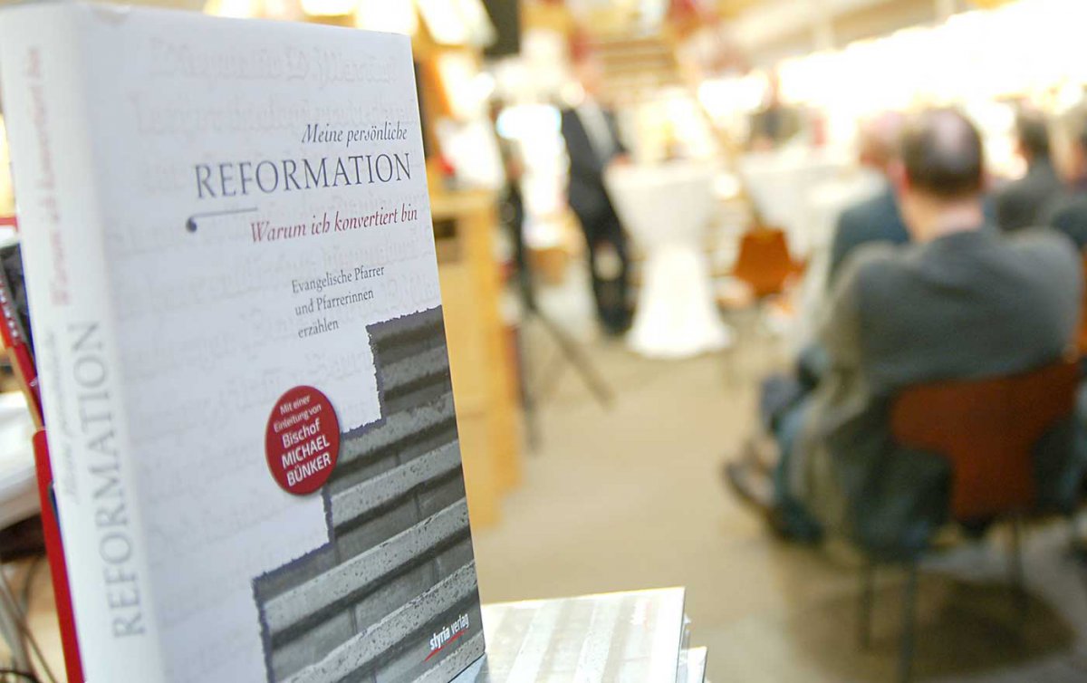 Das Buch „Meine persönliche Reformation. Warum ich konvertiert bin“ (Styria Verlag 2017) wurde am 19. April in Wien präsentiert und ist um € 19,90 beziehbar online im Shop von evang.at. (Foto: M.Schomaker) Das Buch „Meine persönliche Reformation. Warum ich konvertiert bin“ (Styria Verlag 2017) wurde am 19. April in Wien präsentiert und ist um € 19,90 beziehbar online im Shop von evang.at. (Foto: M.Schomaker)