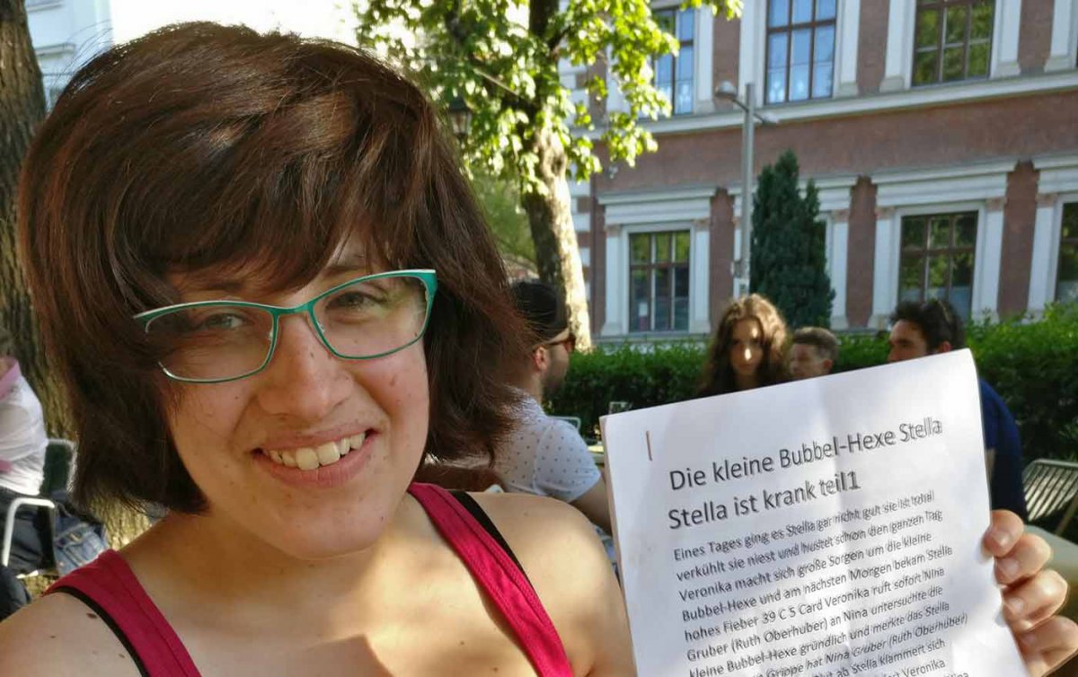 Neben Veronika Grün (im Bild) lasen auch die SchriftstellerInnen Brigitte Koxeder, Ruth Oberhuber und Stefan Mann aus ihren Texten. Foto: Diakonie Österreich/Roberta Rastl-Kircher Neben Veronika Grün (im Bild) lasen auch die SchriftstellerInnen Brigitte Koxeder, Ruth Oberhuber und Stefan Mann aus ihren Texten. Foto: Diakonie Österreich/Roberta Rastl-Kircher