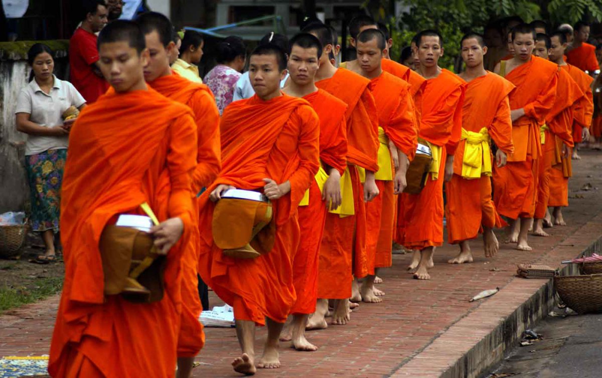 Buddhistische Religionslehrerinnen und -lehrer werden jetzt auch an der Kirchlichen Pädagogischen Hochschule Wien/Krems ausgebildet. Im Bild: Buddhistische Mönche in Laos. Foto: wikimedia/Allie Caulfield Buddhistische Religionslehrerinnen und -lehrer werden jetzt auch an der Kirchlichen Pädagogischen Hochschule Wien/Krems ausgebildet. Im Bild: Buddhistische Mönche in Laos. Foto: wikimedia/Allie Caulfield