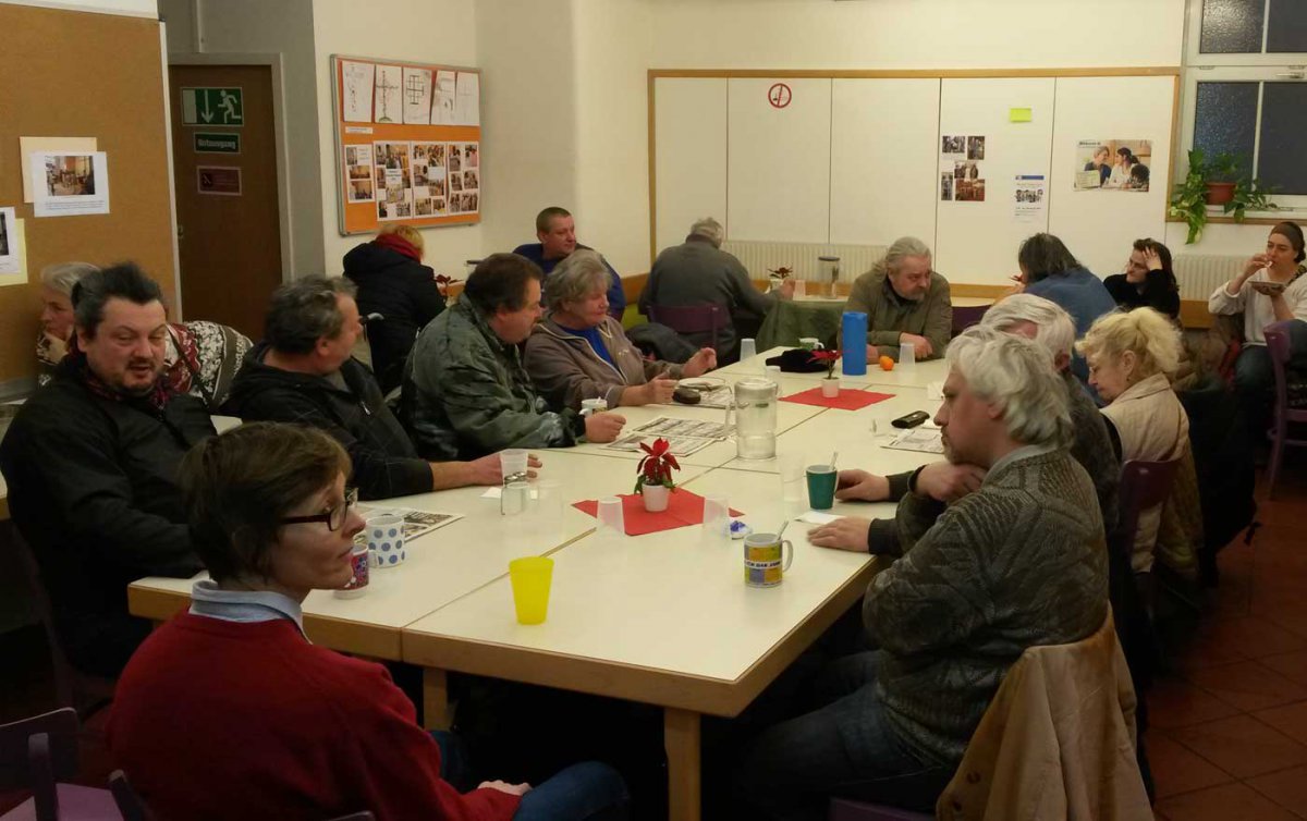 In den Wärmestuben, wie hier in der evangelisch-methodistischen Gemeinde in Wien-Fünfhaus, sollen die Gäste auch menschliche Wärme bekommen. Foto: EMK