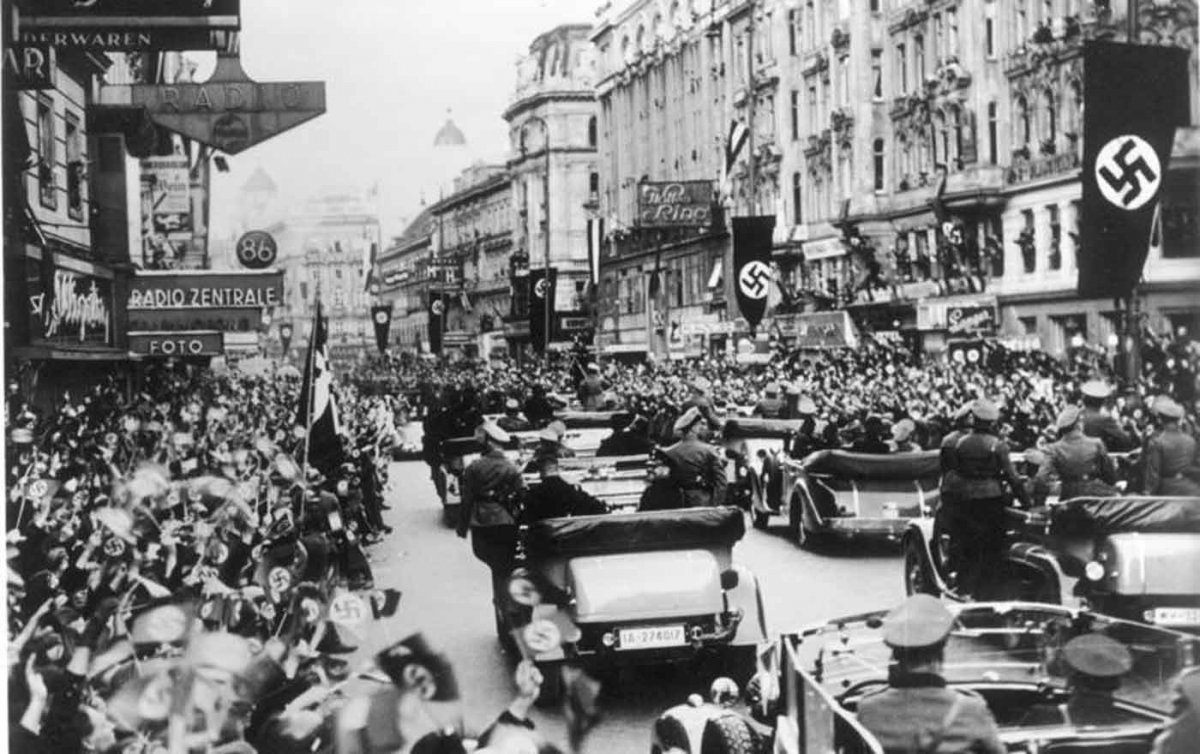 Zum Gedenken an den "Anschluss" vor 80 Jahren hat Bischof Michael Bünker Humanität eingemahnt: "Für die Humanität dort eintreten, wo sie gerade bedroht ist - das ist unser gemeinsamer Auftrag." Foto: wikimedia/Deutsches Bundesarchiv Zum Gedenken an den "Anschluss" vor 80 Jahren hat Bischof Michael Bünker Humanität eingemahnt: "Für die Humanität dort eintreten, wo sie gerade bedroht ist - das ist unser gemeinsamer Auftrag." Foto: wikimedia/Deutsches Bundesarchiv