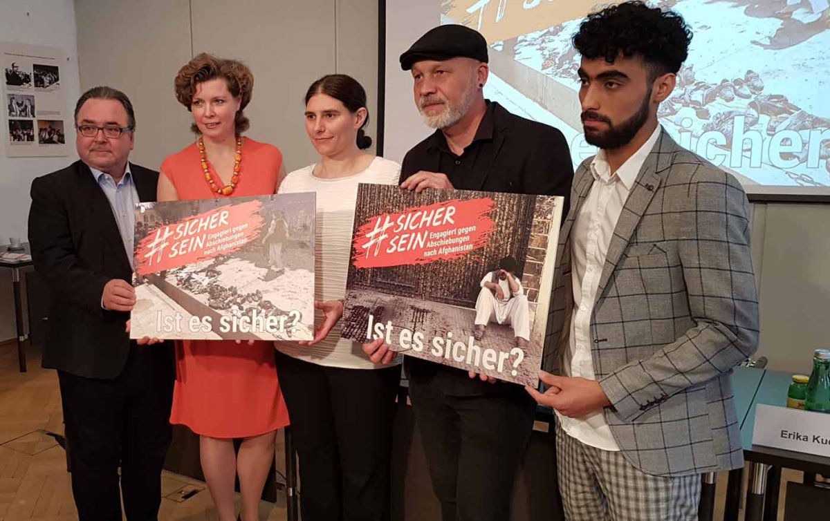 Appellierten an die Bundesregierung, die Situation in Afghanistan neu zu bewerten: Diakonie-Direktor Michael Chalupka, Patin Erika Kudweis, Afghanistan-Expertin Friederike Stahlmann, Volkshilfe-Direktor Erich Fenninger und der Flüchtling Kabir Abbasi. Fot