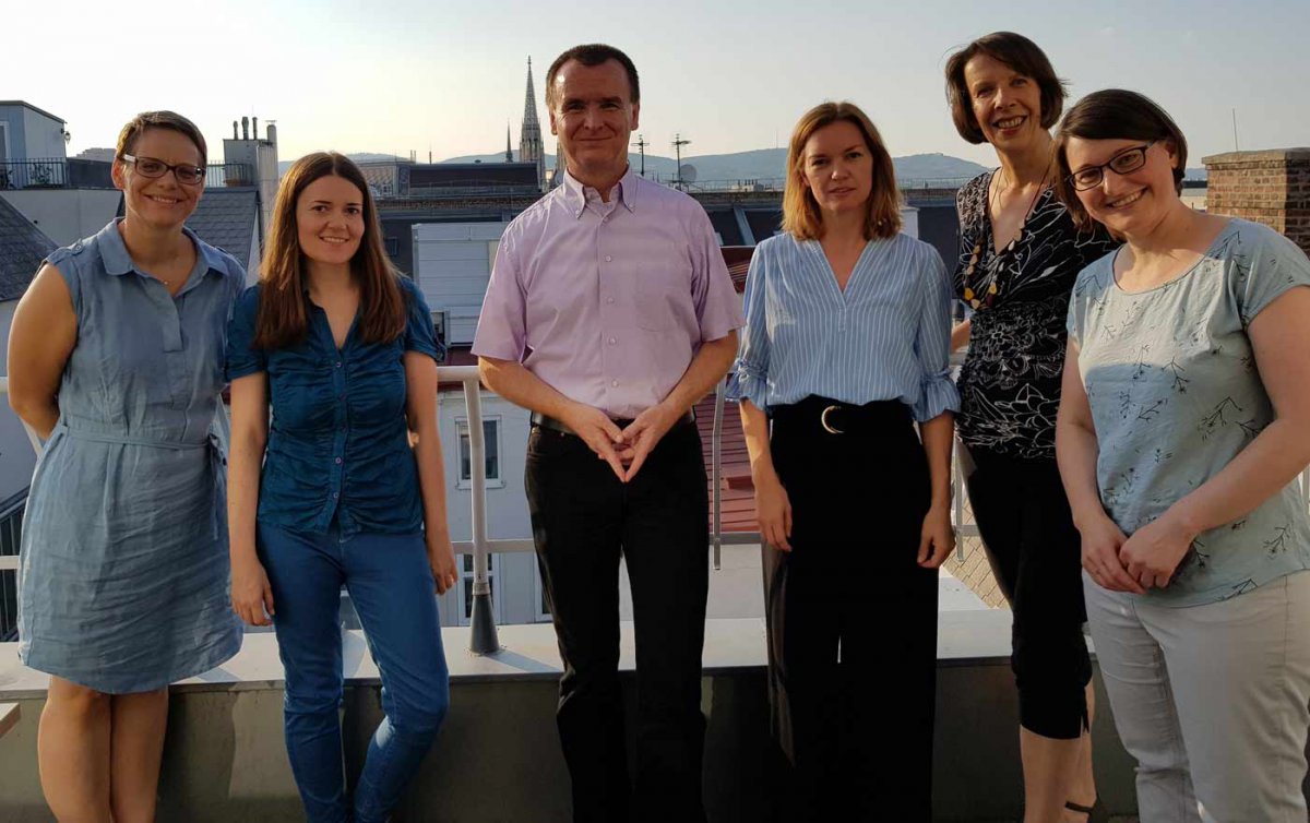 Sehen zu wenig Bewegung in Fragen der Gleichstellung von Männern und Frauen: Moderatorin Regina Augustin, Journalistin Brigitte Theißl, Theologe Martin Fischer, Frauenrechtlerin Andrea Hladky, Gleichbehandlungsanwältin Sabine Wagner-Steinrigl und Co-Moder Sehen zu wenig Bewegung in Fragen der Gleichstellung von Männern und Frauen: Moderatorin Regina Augustin, Journalistin Brigitte Theißl, Theologe Martin Fischer, Frauenrechtlerin Andrea Hladky, Gleichbehandlungsanwältin Sabine Wagner-Steinrigl und Co-Moder
