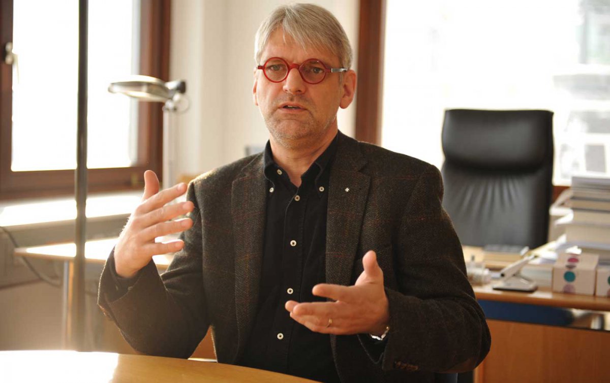 Sieht wichtigere Fragen als die des Abendmahls für gemischt-konfessionelle Ehepaare: Der Theologe Ulrich H.J. Körtner. Foto: epd/M. Uschmann