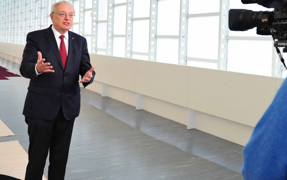 "Für viele Menschen wird das Jahr 2019 eines sein, in dem nicht das Glück und der frohe Mut laufen. Sie haben Sorgen für die Zukunft." Bischof Michael Bünker im Wort zum neuen Jahr. Foto: epd/Uschmann "Für viele Menschen wird das Jahr 2019 eines sein, in dem nicht das Glück und der frohe Mut laufen. Sie haben Sorgen für die Zukunft." Bischof Michael Bünker im Wort zum neuen Jahr. Foto: epd/Uschmann