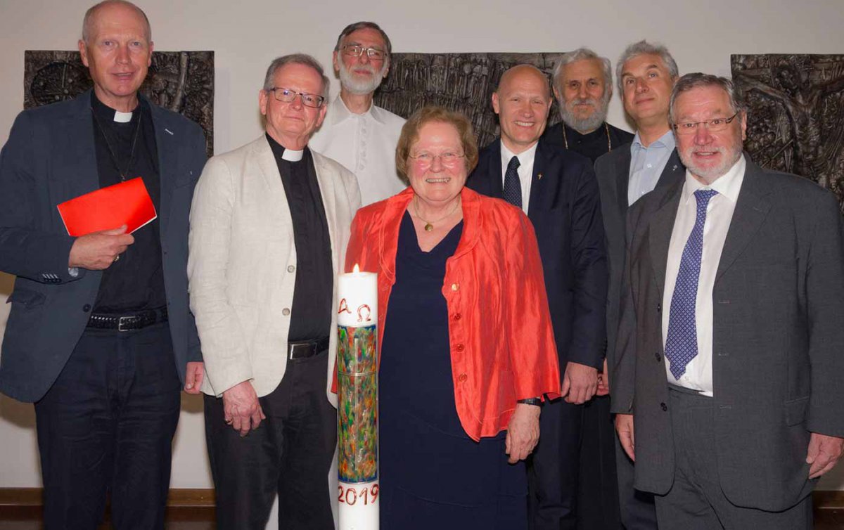 Ökumenische Gesprächspartner (v.l.): Bischof Heinz Lederleitner, Reverend Patrick Curran Pater Milo Ambros, Pfarrerin Ingrid Vogel, Superintendent Matthias Geist, Erzpriester Petar Pantić, Landessuperintendent Thomas Hennefeld und Pfarrer Ernst Hofhansl. Ökumenische Gesprächspartner (v.l.): Bischof Heinz Lederleitner, Reverend Patrick Curran Pater Milo Ambros, Pfarrerin Ingrid Vogel, Superintendent Matthias Geist, Erzpriester Petar Pantić, Landessuperintendent Thomas Hennefeld und Pfarrer Ernst Hofhansl.