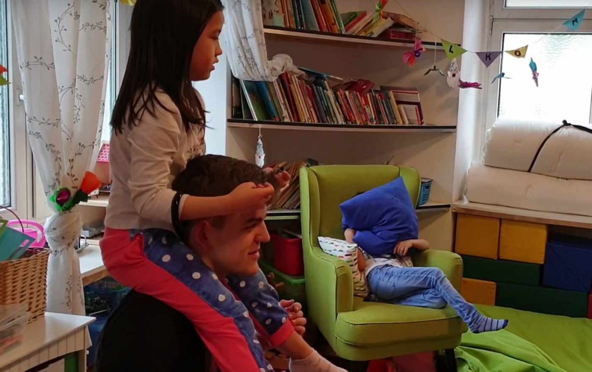 "Das Freiwillige Soziale Jahr ist kein verschenktes Jahr, sondern ein wahres Geschenk für alle Beteiligten." Foto: Diakonie/Youtube/Screenshot "Das Freiwillige Soziale Jahr ist kein verschenktes Jahr, sondern ein wahres Geschenk für alle Beteiligten." Foto: Diakonie/Youtube/Screenshot