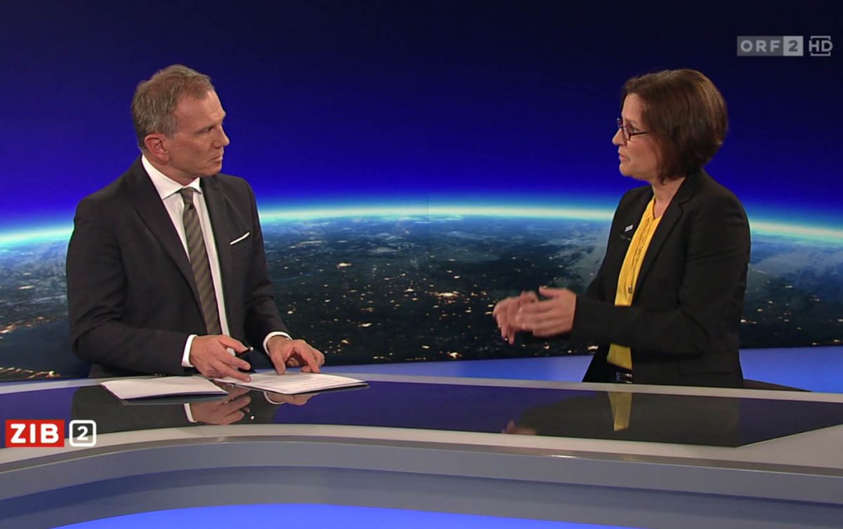 „Wie kommen wir wieder zurück zu einem Pflegesystem, dass das Dasein und die Beziehung wieder in den Mittelpunkt stellt und auch die Eigenverantwortung der Pflegekräfte fördert?“, fragte Diakonie-Direktorin Maria Katharina Moser in der ZIB2. „Wie kommen wir wieder zurück zu einem Pflegesystem, dass das Dasein und die Beziehung wieder in den Mittelpunkt stellt und auch die Eigenverantwortung der Pflegekräfte fördert?“, fragte Diakonie-Direktorin Maria Katharina Moser in der ZIB2.