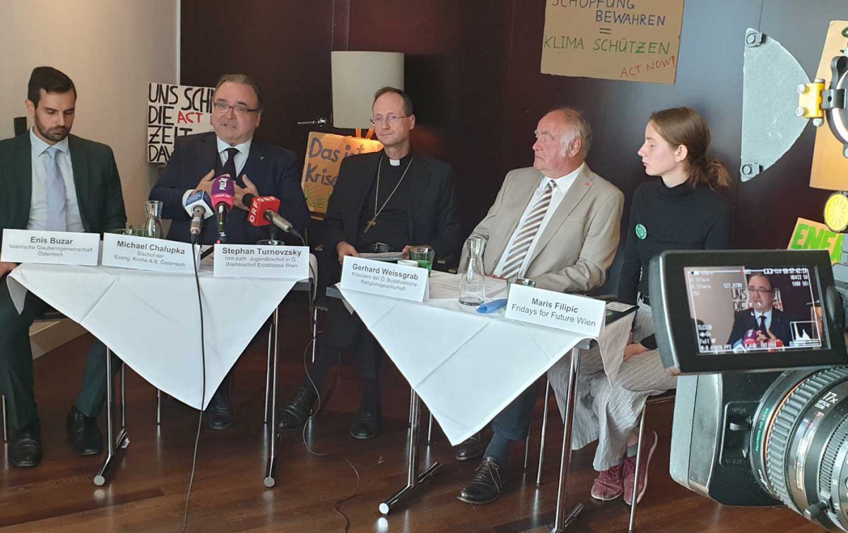 Sprachen sich gemeinsam für konsequenteres Handeln im Klimaschutz aus (v.l.): Enis Buzar (Islamische Glaubensgemeinschaft), Michael Chalupka (Evangelische Kirche), Stephan Turnovszky (Römisch-katholische Kirche), Gerhard Weißgrab (Buddhistische Religionsg Sprachen sich gemeinsam für konsequenteres Handeln im Klimaschutz aus (v.l.): Enis Buzar (Islamische Glaubensgemeinschaft), Michael Chalupka (Evangelische Kirche), Stephan Turnovszky (Römisch-katholische Kirche), Gerhard Weißgrab (Buddhistische Religionsg