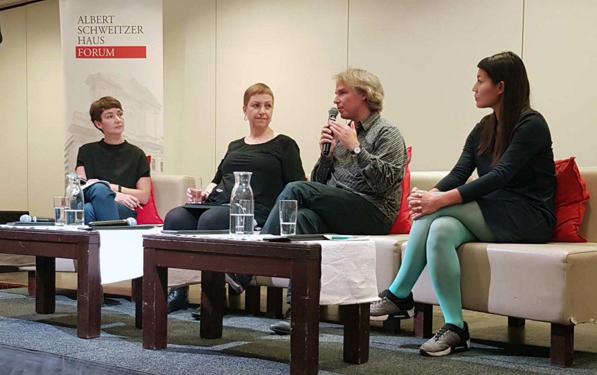 "Kein Recht, Menschen wegzuräumen, die mir unangenehm sind.“ Furche-Chefredakteurin Doris Helmberger-Fleckl moderierte, es diskutierten die Germanistin İnci Dirim, Diakonie-Sozialexperte Martin Schenk und die Theaterwissenschaftlerin Elisabeth Bernroitn "Kein Recht, Menschen wegzuräumen, die mir unangenehm sind.“ Furche-Chefredakteurin Doris Helmberger-Fleckl moderierte, es diskutierten die Germanistin İnci Dirim, Diakonie-Sozialexperte Martin Schenk und die Theaterwissenschaftlerin Elisabeth Bernroitn