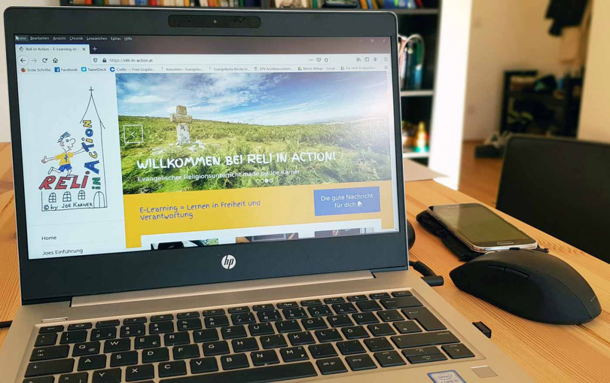 Mit seiner eigenen Homepage will der Tiroler Religionslehrer Joe Karner rund 90 Schülerinnen und Schüler an über 40 Schulen erreichen. Foto: epd/Windisch Mit seiner eigenen Homepage will der Tiroler Religionslehrer Joe Karner rund 90 Schülerinnen und Schüler an über 40 Schulen erreichen. Foto: epd/Windisch