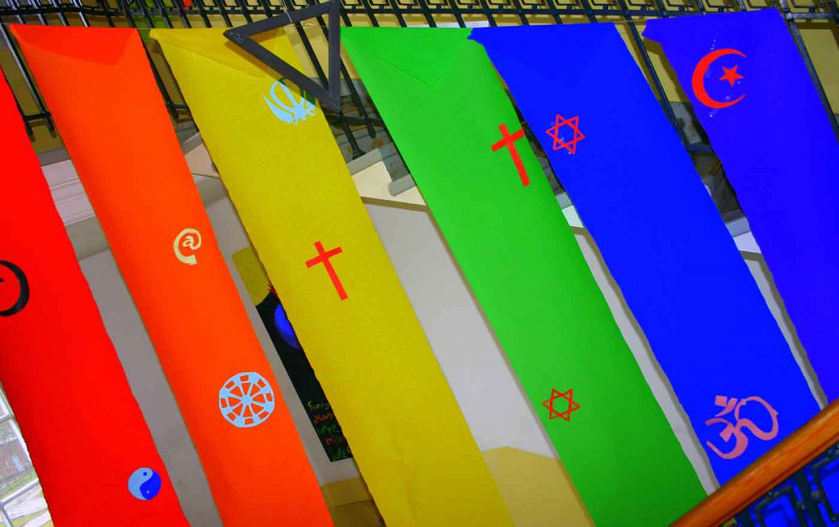 "Wir setzen öffentlich Zeichen gegen Homo-, Bi- und Transphobie – und kämpfen in unseren Religionsgemeinschaften für ein Ende von Ablehnung und Diskriminierung", schreiben die Vertreter der Initiative Religions for Equality. Foto: wikimedia/KHLint/cc by s "Wir setzen öffentlich Zeichen gegen Homo-, Bi- und Transphobie – und kämpfen in unseren Religionsgemeinschaften für ein Ende von Ablehnung und Diskriminierung", schreiben die Vertreter der Initiative Religions for Equality. Foto: wikimedia/KHLint/cc by s