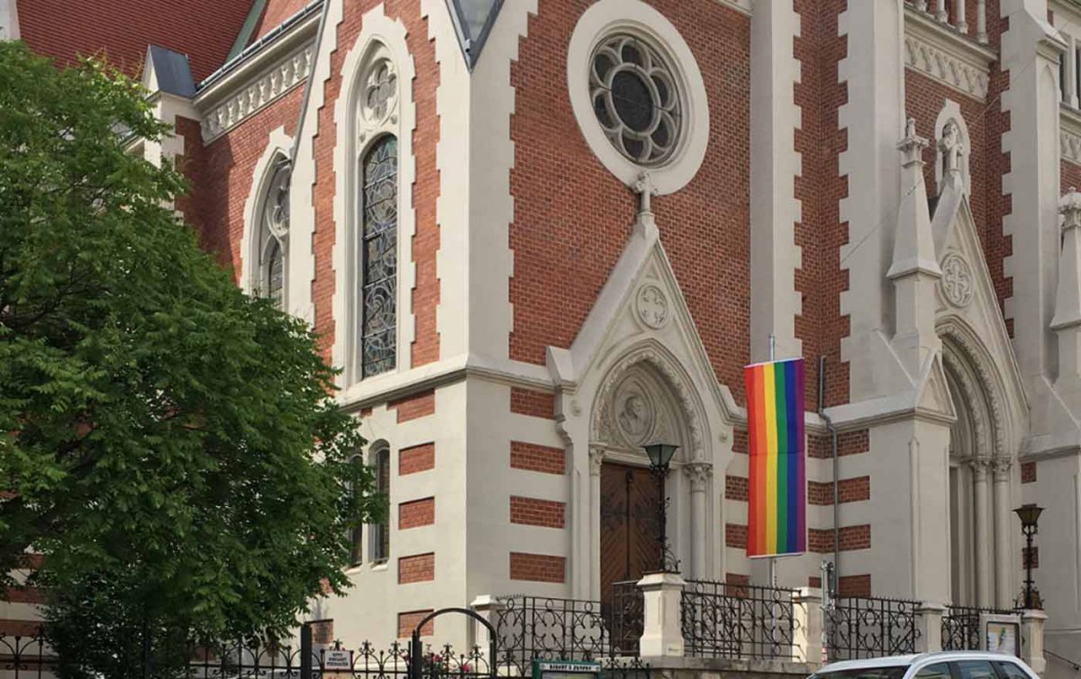 Allen Benachteiligungen von LGBTIQ-Personen soll &quot;die Liebe Gottes zu all seinen vielfältigen Geschöpfen ein kräftiges und ermutigendes Gegenüber setzen“, so Pfarrerin Barbara Heyse-Schaefer. Foto: Lutherkirche