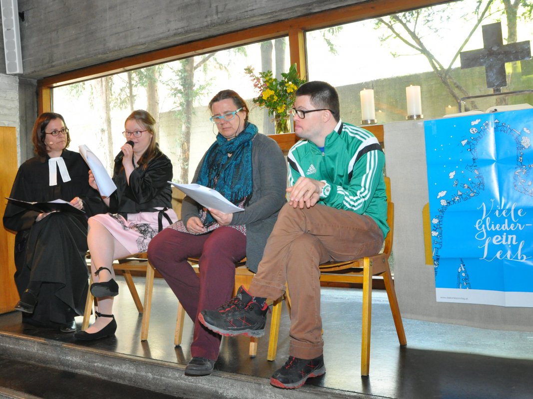 Lesung: Pfarrerin Maria Katharina Moser, Ruth Oberhuber, Assistenz Iris Hanousek und Stefan Mann (von links). Lesung: Pfarrerin Maria Katharina Moser, Ruth Oberhuber, Assistenz Iris Hanousek und Stefan Mann (von links).