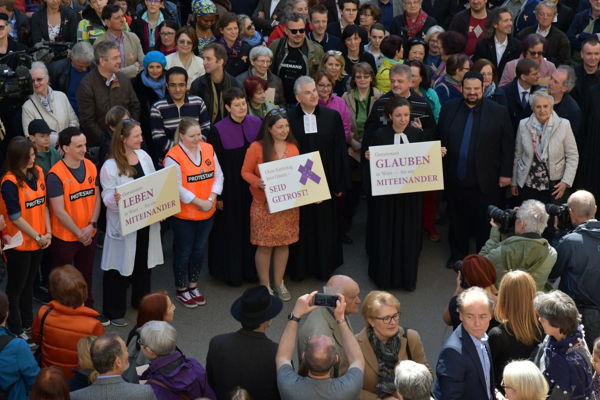 Protest gegen die neue Karfreitagsregelung und zeigen, wofür Kirche in der Stadt steht. Foto: Hans Schröpfer